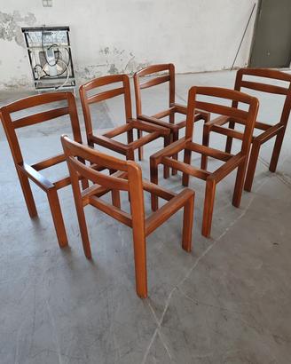 Sei strutture di sedie da cucina