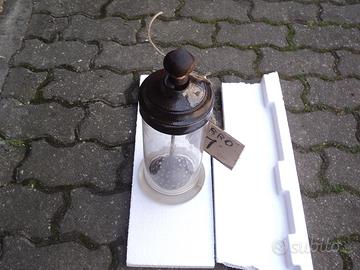 Particolare contenitore in vetro per gelato