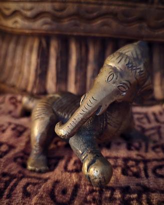Statua ottone Ganesha bambino 640 grammi