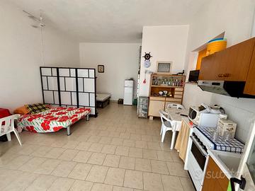 Monolocale cat C2 attrezzato a 500m dal mare