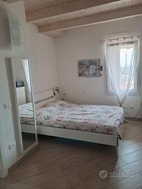 Stanza matrimoniale in appartamento a Verona