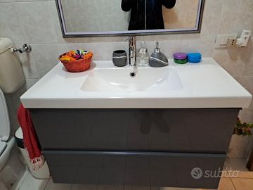 Lavandino compreso mobile a due cassetti Ikea