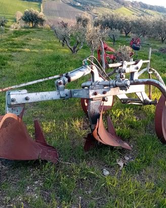 Aratro bivomere giorgi usato