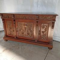 Credenza in stile Neorinascimento