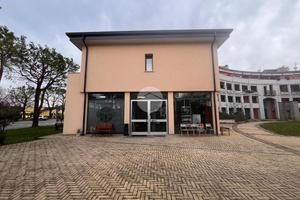 NEGOZIO A LONATO DEL GARDA