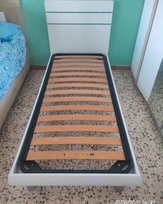 letto singolo moderno bianco con rete a doghe