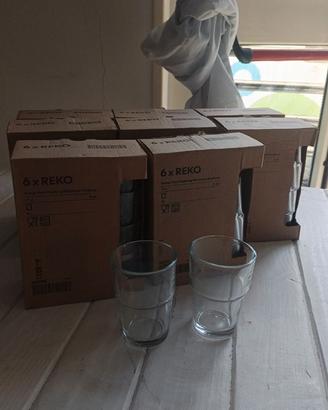 Set di bicchieri in vetro IKEA – MAI UTILIZZATI