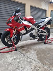 Yamaha R1