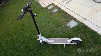 Monopattino Xiaomi M365 bianco