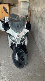 Aprilia SR Max 300 anno 2011