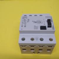 Interruttore differenziale Siemens 5SM1342-5 tripo