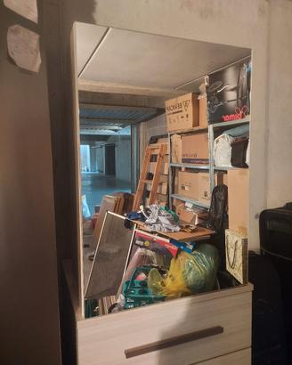 mobiletto con specchio per bagno