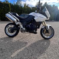 TRIUMPH Tiger 1050 .