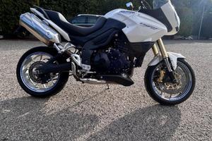 TRIUMPH Tiger 1050 .
