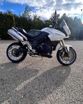 TRIUMPH Tiger 1050 .