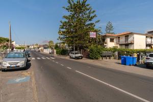 Locale Commerciale - Aci Castello