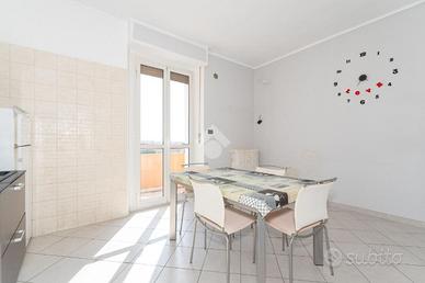 3 LOCALI A CASELLE TORINESE