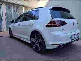 VOLKSWAGEN GOLF  R