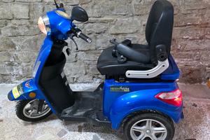 scooter elettrico per mobilità anziani e disabili 