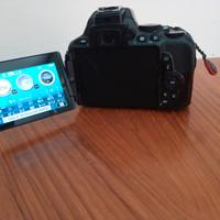 Kit Nikon D5600 + caricabatterie + obiettivi