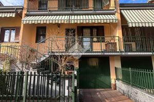 VILLA A SCHIERA A NONE