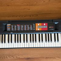 Pianola Yamaha PSR-F51 con accessori