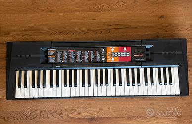 Pianola Yamaha PSR-F51 con accessori