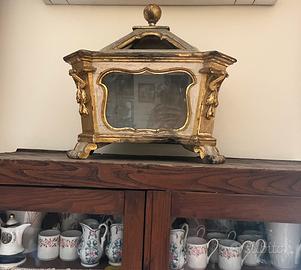 reliquiario antico laccato in oro