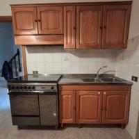 Mobili cucina e sala da pranzo in legno