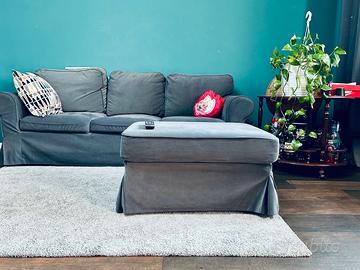 Divano EKTORP CON POGGIAPIEDI