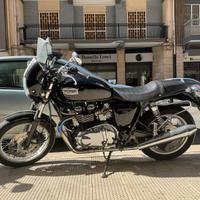 Triumph Thruxton 900