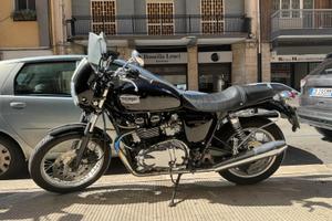 Triumph Thruxton 900