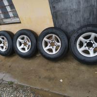 Cerchi in lega e gomme M+S per Pajero 235/75 R15