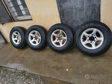 Cerchi in lega e gomme M+S per Pajero 235/75 R15