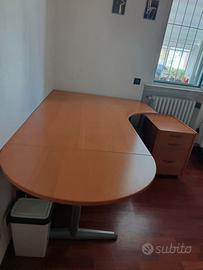Scrivania Galant legno ikea ad angolo con cassetti