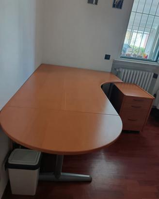 Scrivania Galant legno ikea ad angolo con cassetti