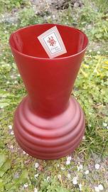 vaso rosso in vetro opaco