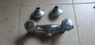 Miscelatore senza collo da parete usato