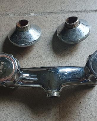 Miscelatore senza collo da parete usato