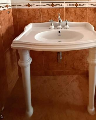 arredamento bagno hold england