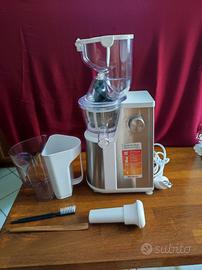 estrattore  di succo a freddo per frutta e verdura