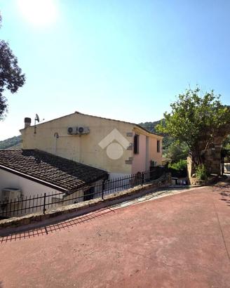 2 LOCALI A BUDONI