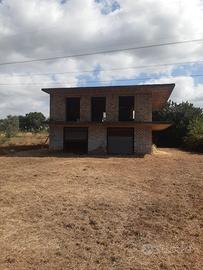 Manufatto con terreno agricolo