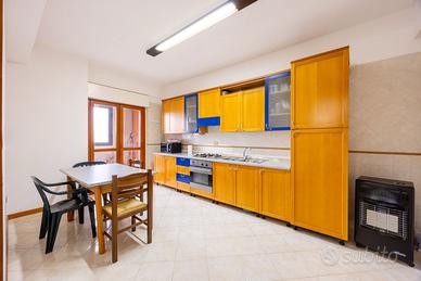 CUCINA INTERA CON FRIGO E FORNO (ZONA ZISA-PA)