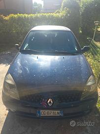  clio con problemi al motore. anche ricambi