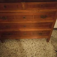 Armadio e cassettiera in legno massiccio