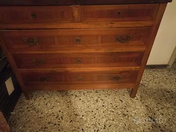 Armadio e cassettiera in legno massiccio