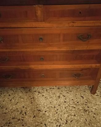 Armadio e cassettiera in legno massiccio