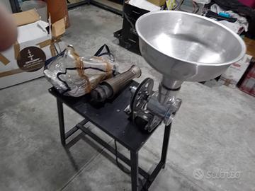 macina pomodori elettrico