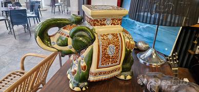 Coppia di elefanti in ceramica decorata